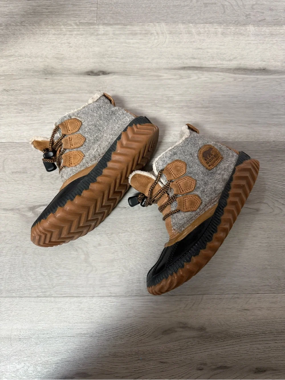 Sorel kids winter boots size 1